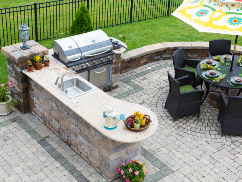 How To Create The Ultimate Outdoor Kitchen