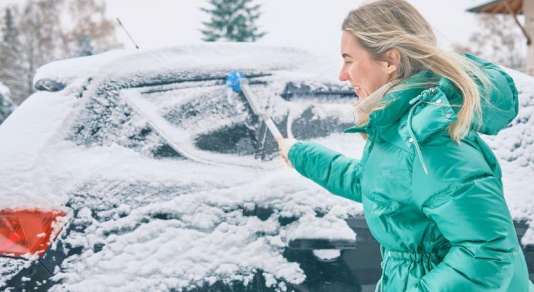 How To Remove Snow From Your Car: The Right Way To Do It