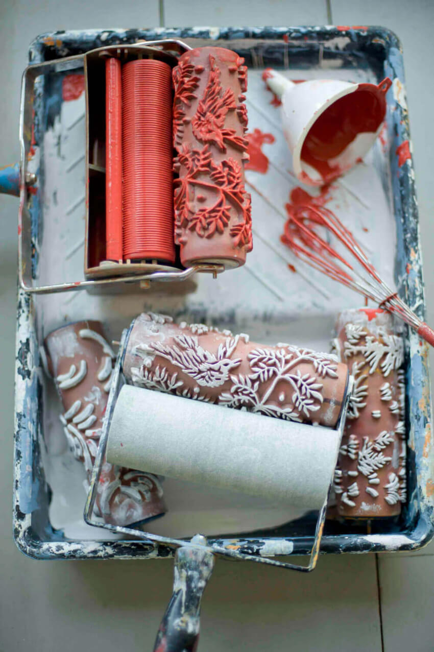 For complex patterns, use a textured paint roller. Source: Dornob
