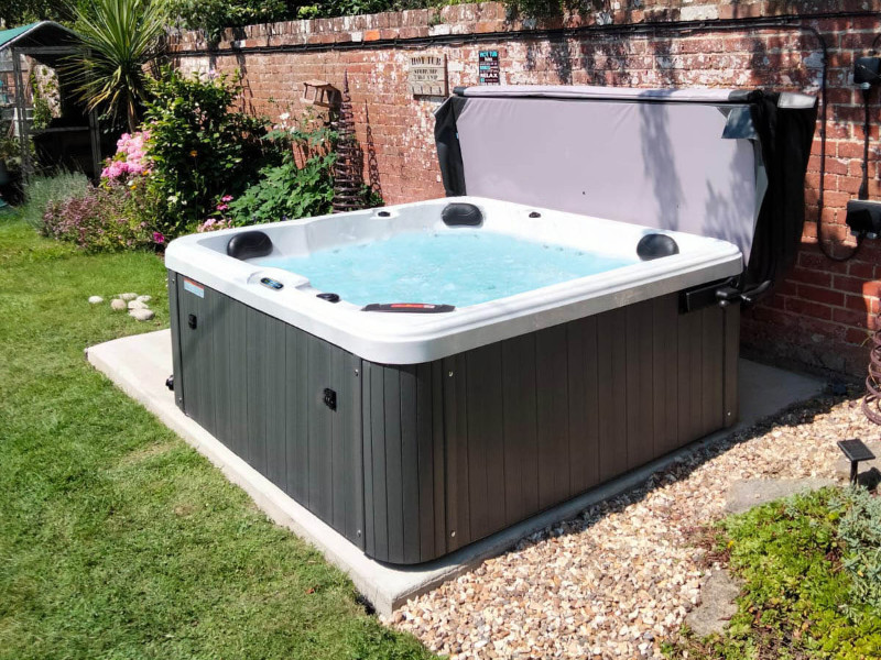 6 Benefits of Hot Tub Installation for Improved Health
