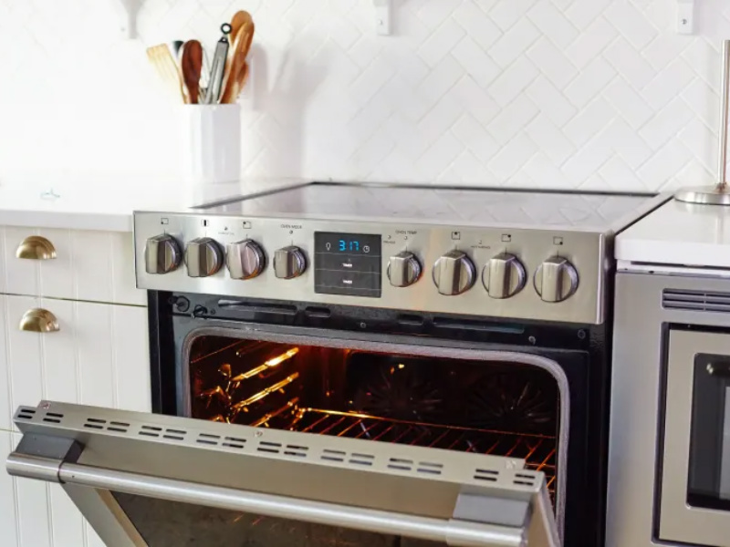 How To Clean Your Oven In 5 Easy Steps