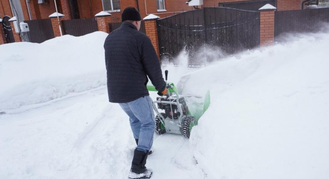 How To Snow Blow A Driveway: 14 Easy And Simple Steps