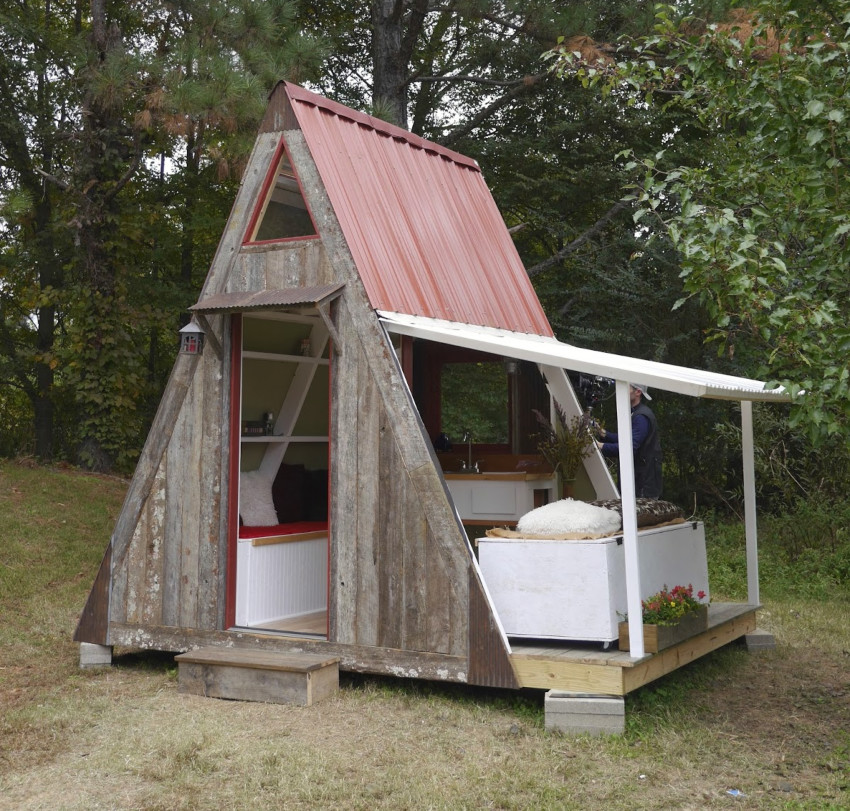 This super tiny home is quite cozy. Source: Tiny House Blog