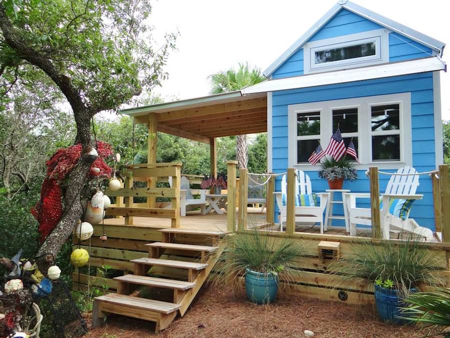 The blue siding makes this home feel even more welcoming. Source: Tiny House Swoon