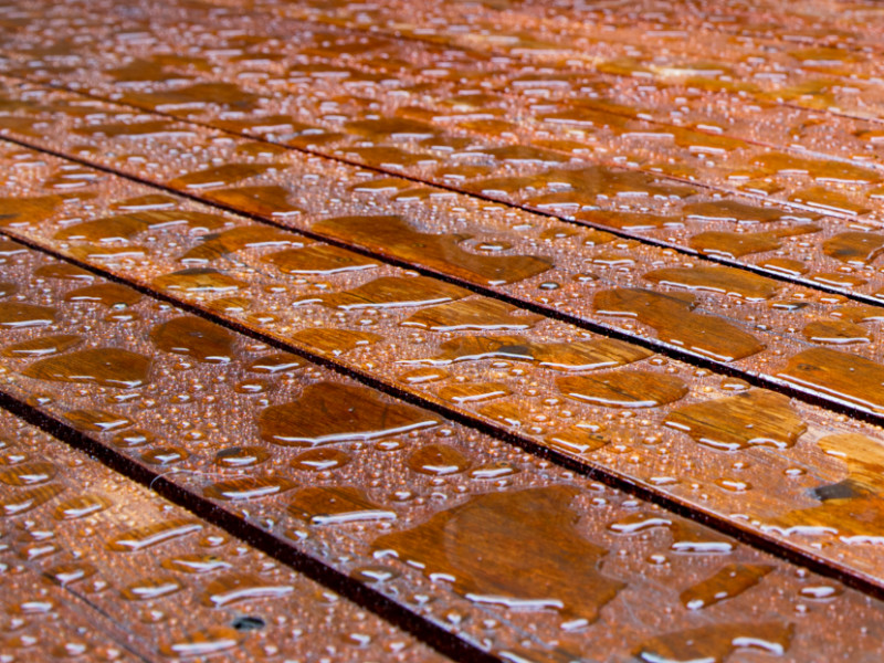 5 Great Benefits of Sealing or Staining Your Wooden Deck 