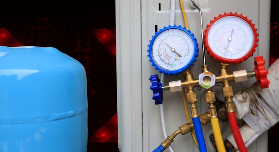 AC Refrigerant Leak: 7 Common Signs and How to Fix