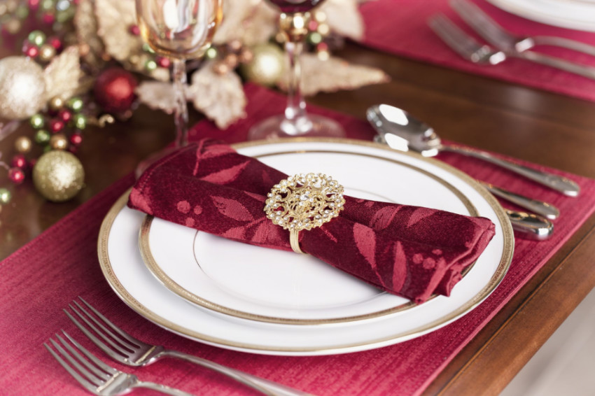 Napkin rings are easy to DIY. Source: Town and Country Mag