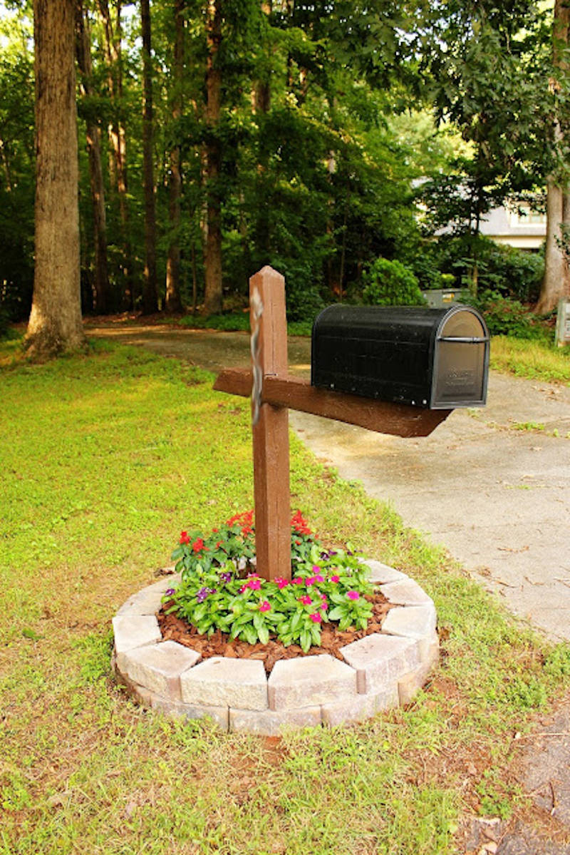 mailbox flower bed