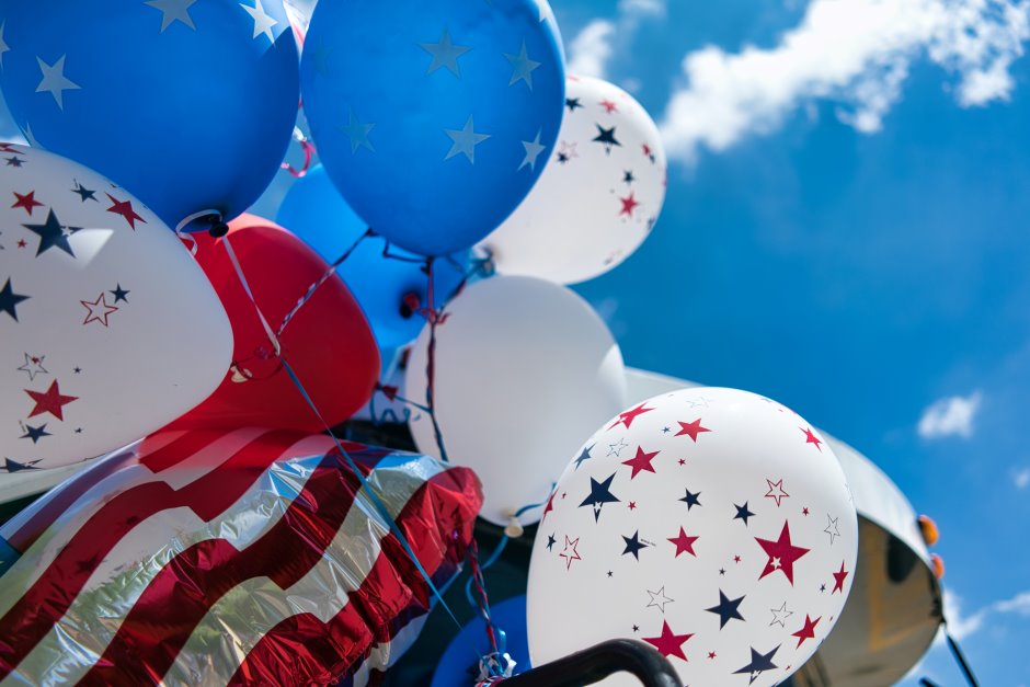 American balloons arrangement with red, blue and white colors and a blue sky in the background