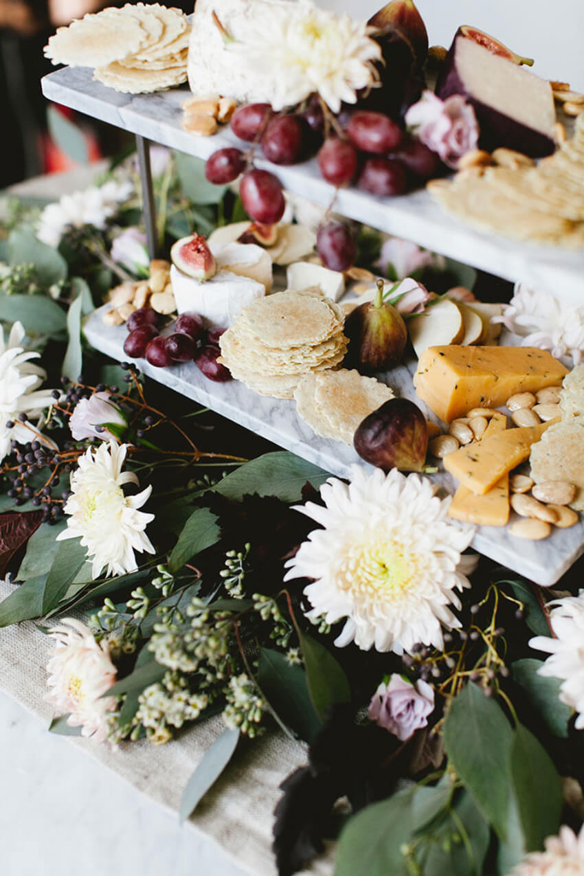 A simple yet beautiful idea for a centerpiece! Source: JoJo Tastic