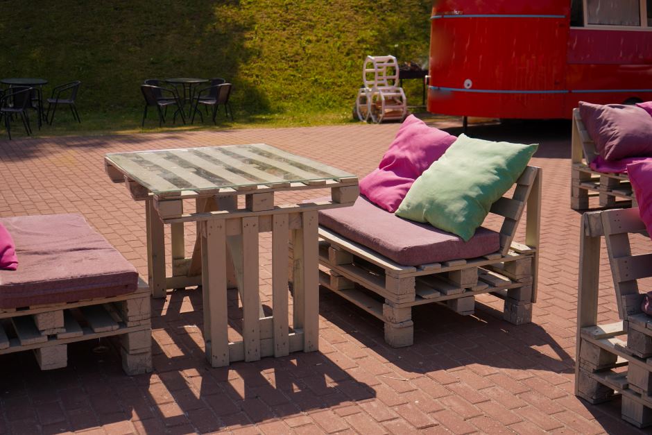 Short furniture made out of pallets