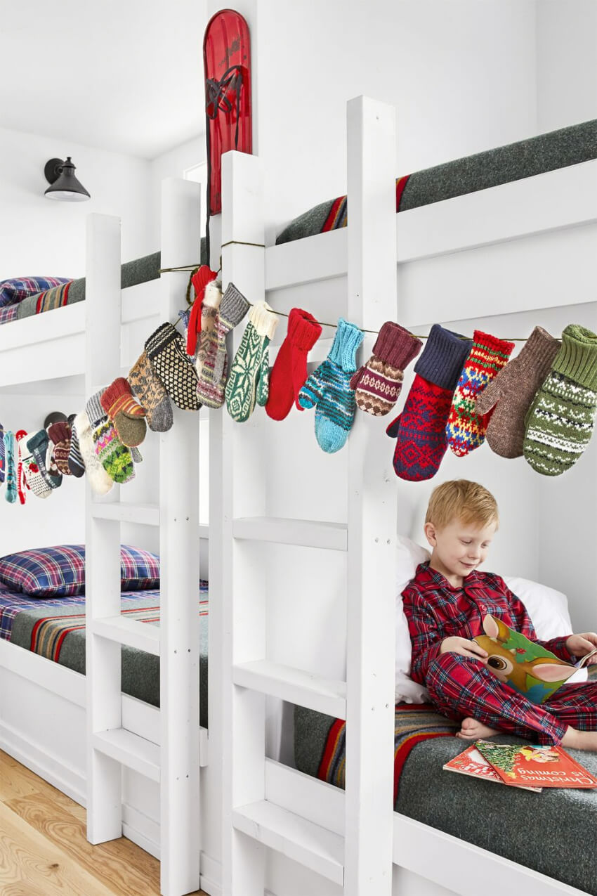 A nice mitten garland you can make yourself. Source: Good House Keeping