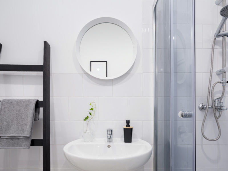 7 Ways To Give Your Windowless Bathroom More Air