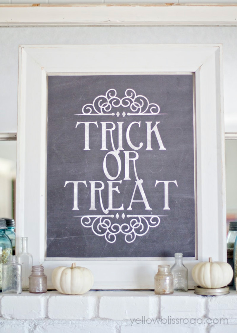 An easy printable to sit over the mantle. Source: Yellow Bliss Road