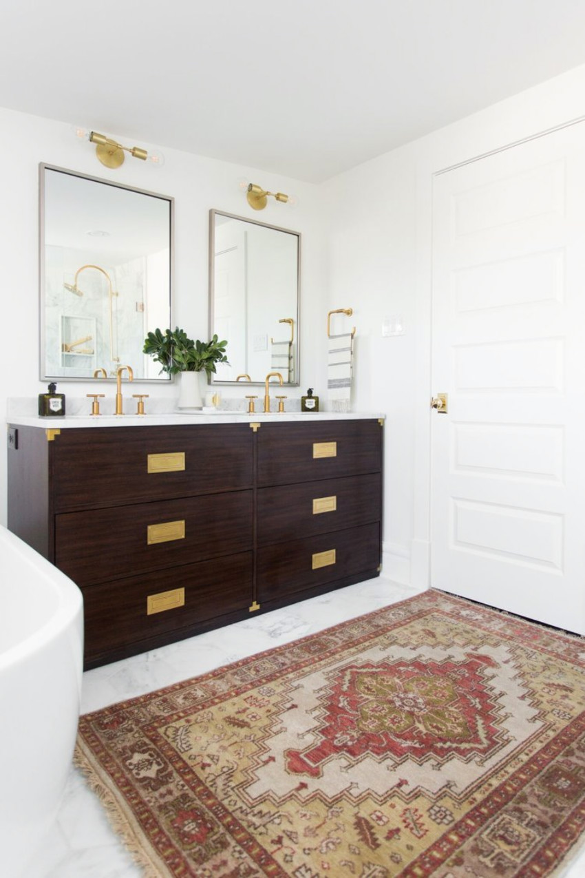 A vintage rug might just be what your bathroom needs.