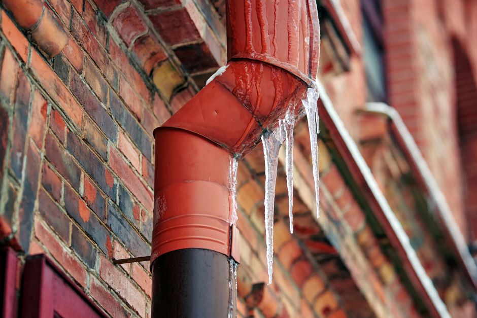 Pipes frozen thaw on their own
