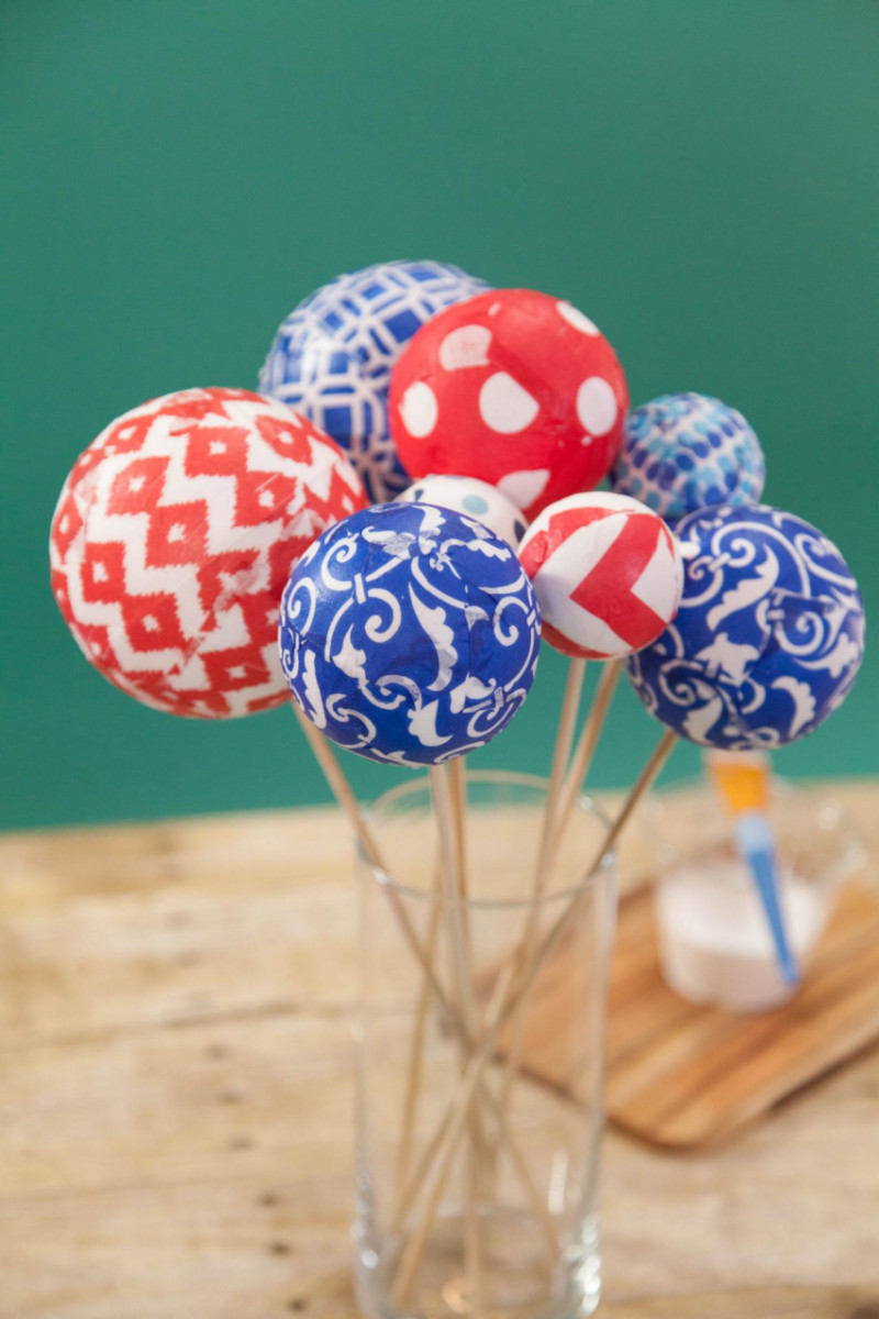 An easy way to decorate the table for Independence Day. Source: HGTV