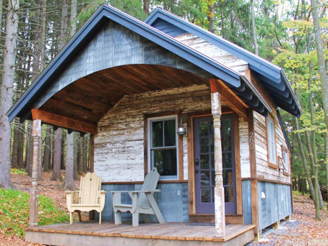 This rustic cabin feels like everybody’s dream. Source: Tiny House Lifestyle